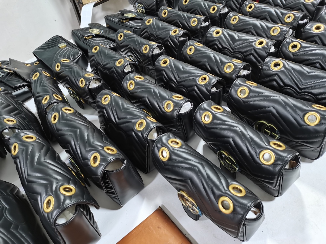 Gucci bag cutting process