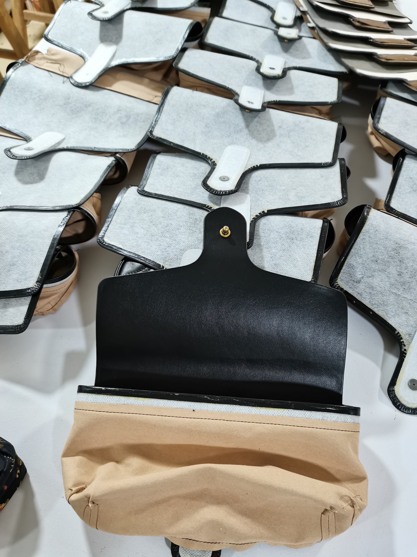 Gucci bag leather assembly